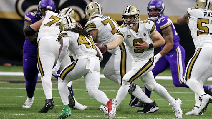Dec 25, 2020; New Orleans Saints quarterback Drew Brees (9) hands off to running back Alvin Kamara (41) against the Minnesota Vikings Dec 25, 2020; New Orleans Saints quarterback Drew Brees (9) hands off to running back Alvin Kamara (41) against the Minnesota Vikings