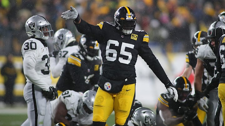 Pittsburgh Steelers Dan Moore Jr. (65) signals for a first down during the first half against the Las Vegas Raiders at Acrisure Stadium in Pittsburgh, PA on December 24, 2022.

Pittsburgh Steelers Vs Las Vegas Raiders Week 16