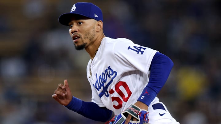 El astro de los Dodgers Mookie Betts es líder en WAR en la MLB en 2023