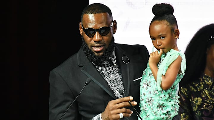 LeBron James y su hija Zhuri James, quien nació del matrimonio del alero con Savannah Brinson