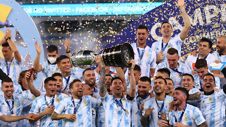 Messi levantando la Copa América.