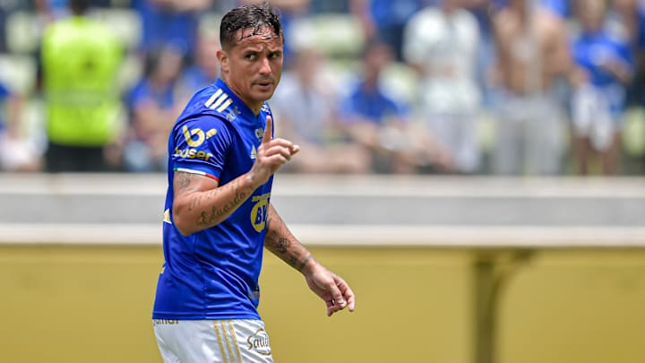 Atacante Edu é o grande nome do Cruzeiro até aqui em 2022