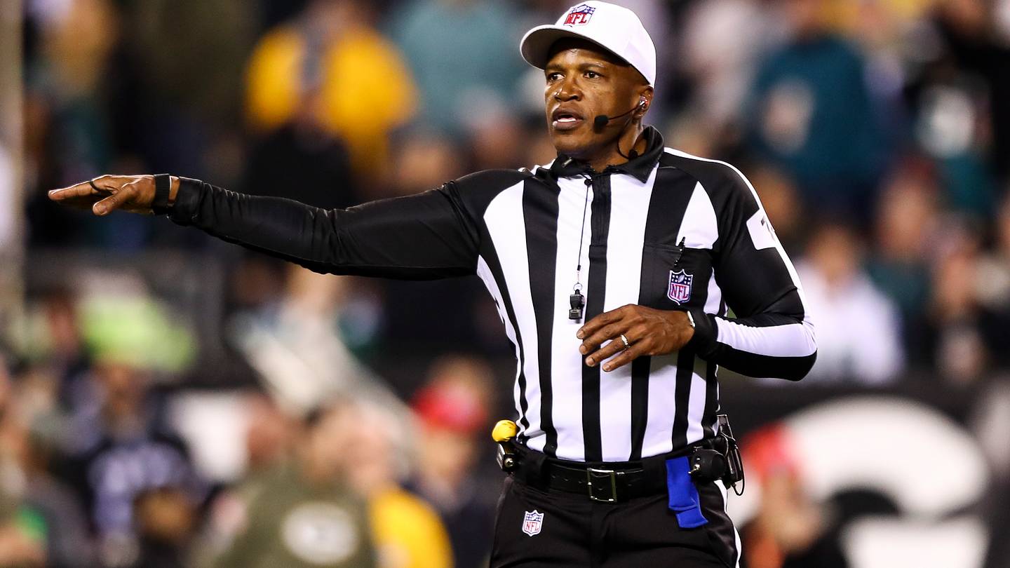 Commanders Referee Who are the announcers and referees for Eagles vs. Commanders today?