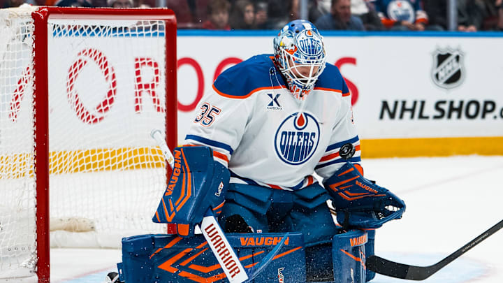 Jan 17, 2026; Vancouver, British Columbia, CAN; Edmonton Oilers goalie Tristan Jarry (35) makes a save against the Vancouver Canucks in the second period at Rogers Arena. Mandatory Credit: Bob Frid-Imagn Images Jan 17, 2026; Vancouver, British Columbia, CAN; Edmonton Oilers goalie Tristan Jarry (35) makes a save against the Vancouver Canucks in the second period at Rogers Arena. Mandatory Credit: Bob Frid-Imagn Images