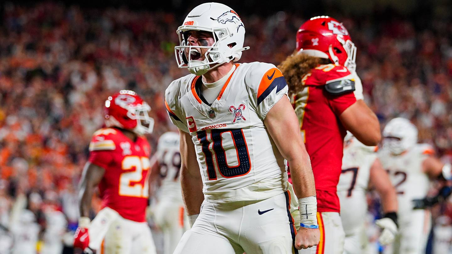 Denver Broncos in campo durante la stagione 2026, con un'attenzione particolare alla competizione nella AFC West