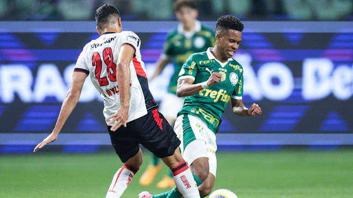 Joia da base palmeirense, Estêvão deixou o campo no segundo tempo