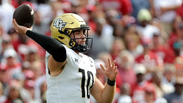 UCF's John Rhys Plumlee (10) throws a pass in the second half of the college football game between