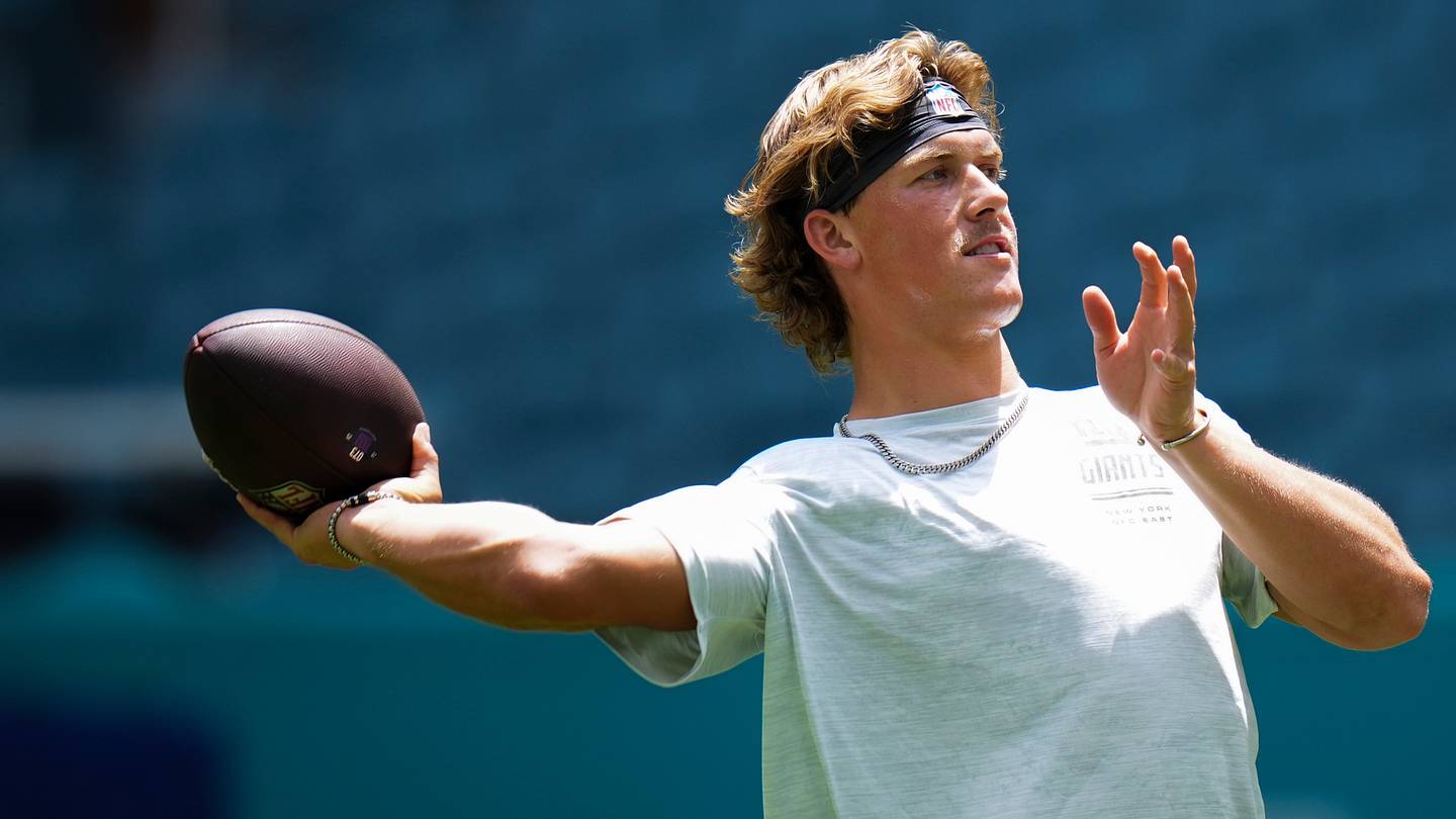 New QB Rankings Pump the Brakes on Jaxson Dart Hysteria