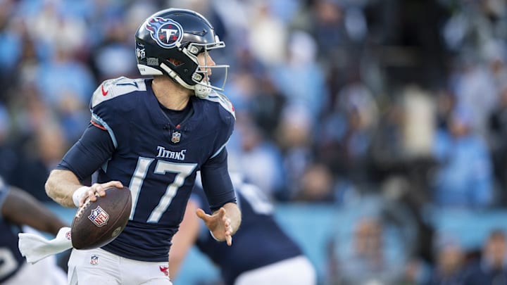 Tennessee Titans quarterback Ryan Tannehill (17)