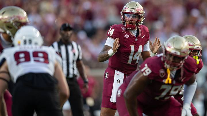 Florida State Seminoles quarterback Ashton Daniels (14), right tackle Chimdia Nwaiwu