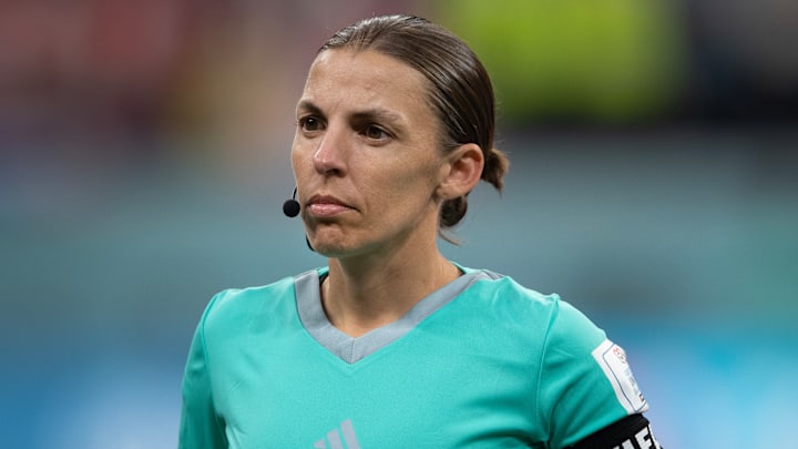 Stéphanie Frappart et ses arbitres pourraient prendre la parole.