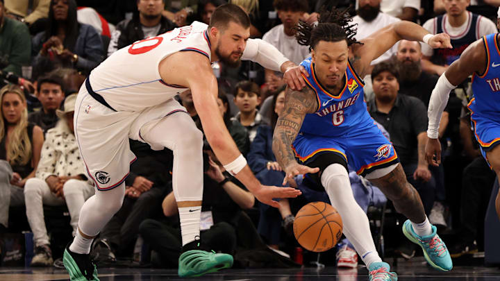 Mar 23, 2025; Inglewood, California, USA; LA Clippers center Ivica Zubac (40) and Oklahoma City Thunder forward Jaylin Williams (6) chase a loose ball during the 3rd quarter at Intuit Dome. Mandatory Credit: Jason Parkhurst-Imagn Images