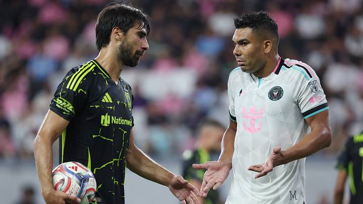André Gomes y Carlos Casemiro en el último choque entre ambos clubes