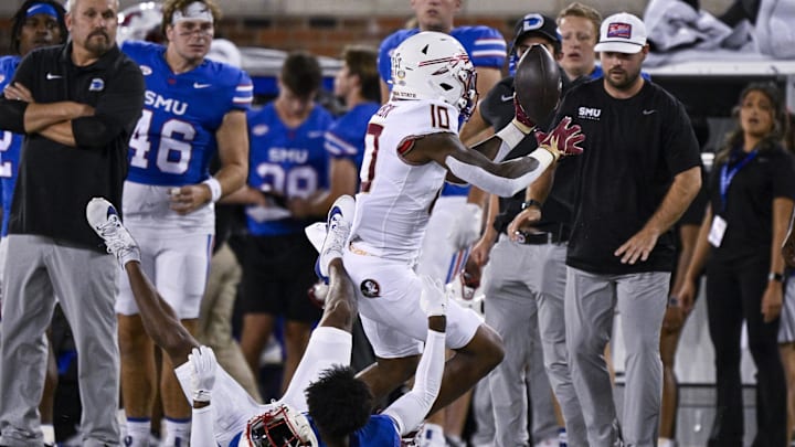 Sep 28, 2024; Dallas, Texas, USA; Seminoles wide receiver Malik Benson (10) attempts but cannot make the catch as Southern Methodist Mustangs cornerback Deuce Harmon (7) loses his helmet on the play during the second quarter at Gerald J. Ford Stadium. Mandatory Credit: Jerome Miron-Imagn Images