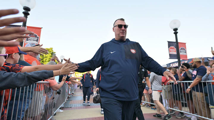 Sep 27, 2025; Champaign, Illinois, USA; Illinois Fighting Illini head coach Bret Bielema leads his team down the Illini Walk before an NCAA football game with the Southern California Trojans at Memorial Stadium. Mandatory Credit: Ron Johnson-Imagn Images Sep 27, 2025; Champaign, Illinois, USA; Illinois Fighting Illini head coach Bret Bielema leads his team down the Illini Walk before an NCAA football game with the Southern California Trojans at Memorial Stadium. Mandatory Credit: Ron Johnson-Imagn Images