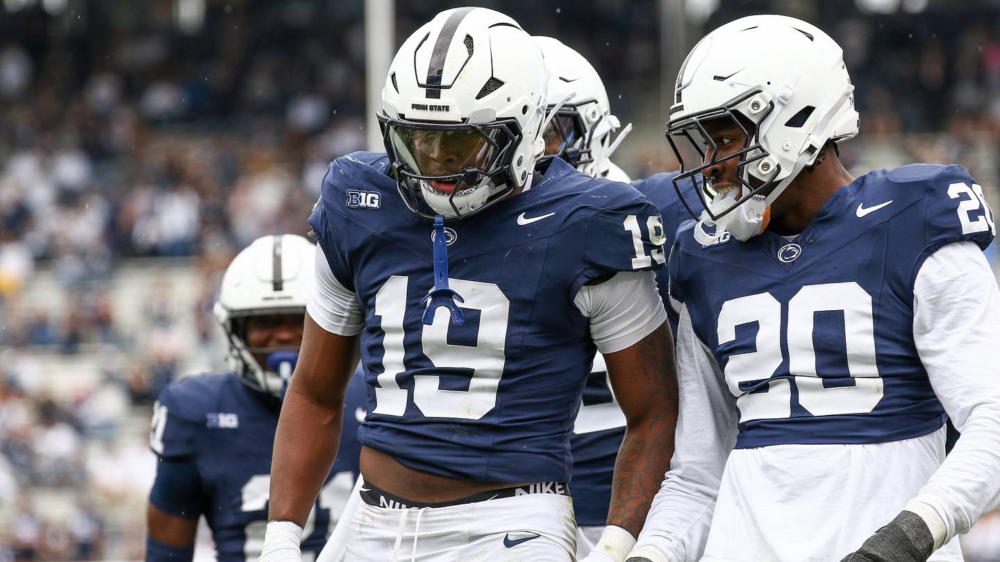 Penn State Dominates Villanova 52-6, Eyes Oregon Showdown
