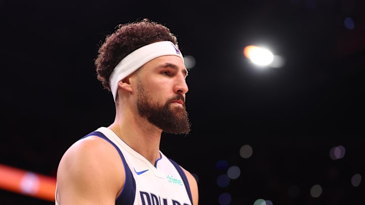 Dec 27, 2024; Phoenix, Arizona, USA; Dallas Mavericks guard Klay Thompson (31) against the Phoenix Suns at Footprint Center. Dec 27, 2024; Phoenix, Arizona, USA; Dallas Mavericks guard Klay Thompson (31) against the Phoenix Suns at Footprint Center.