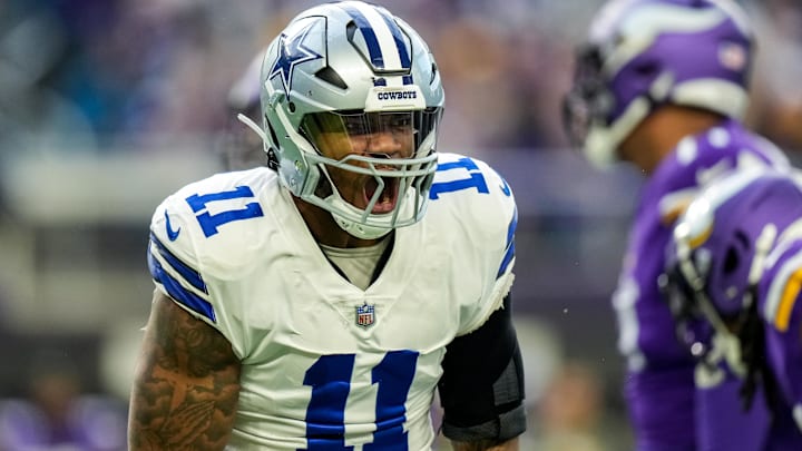 Dallas Cowboys EDGE Micah Parsons celebrates during the first quarter against the Minnesota Vikings.