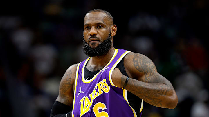 LeBron James sufrió lesión de tobillo ante Pelicans