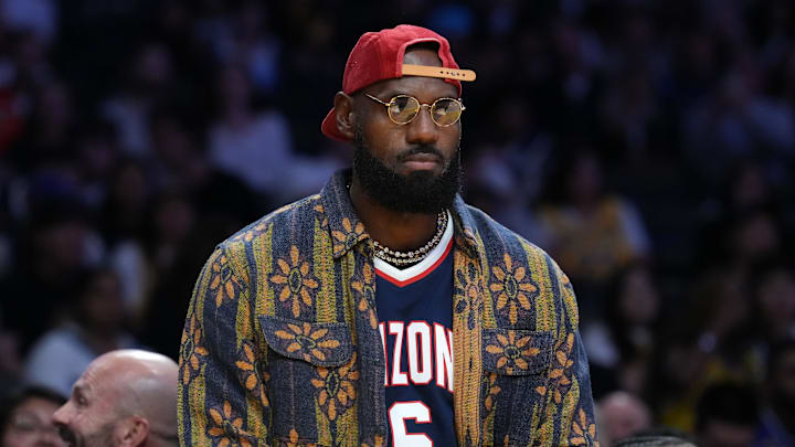 Oct 24, 2025; Los Angeles, California, USA; Los Angeles Lakers forward LeBron James wears the Arizona Wildcats jersey of his son Bryce James (6) during the game against the Minnesota Timberwolves at Crypto.com Arena. Mandatory Credit: Kirby Lee-Imagn Images Oct 24, 2025; Los Angeles, California, USA; Los Angeles Lakers forward LeBron James wears the Arizona Wildcats jersey of his son Bryce James (6) during the game against the Minnesota Timberwolves at Crypto.com Arena. Mandatory Credit: Kirby Lee-Imagn Images