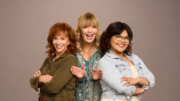 HAPPY'S PLACE -- Season: Pilot -- Pictured: (l-r) Reba McEntire, Melissa Peterman, Belissa Escobedo -- (Photo by: Trae Patton/NBC)