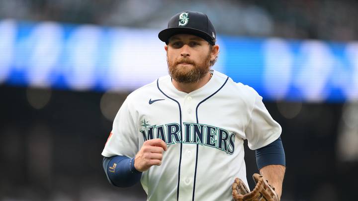 Aug 4, 2026; Seattle, Washington, USA; Seattle Mariners third baseman Brendan Donovan (33) during the first inning against the Detroit Tigers at T-Mobile Park. Mandatory Credit: Steven Bisig-Imagn Images Aug 4, 2026; Seattle, Washington, USA; Seattle Mariners third baseman Brendan Donovan (33) during the first inning against the Detroit Tigers at T-Mobile Park. Mandatory Credit: Steven Bisig-Imagn Images