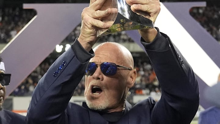 Sep 8, 2025; Chicago, Illinois, USA; Former Chicago Bear quarterback Jim McMahon holds the Super Bowl Twenty trophy during half time at Soldier Field. Mandatory Credit: David Banks-Imagn Images Sep 8, 2025; Chicago, Illinois, USA; Former Chicago Bear quarterback Jim McMahon holds the Super Bowl Twenty trophy during half time at Soldier Field. Mandatory Credit: David Banks-Imagn Images