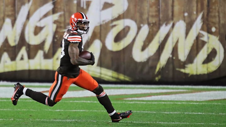 Cleveland Browns wide receiver Odell Beckham Jr. (13) rushes for yards after a reception during the first half of an NFL football game at FirstEnergy Stadium, Thursday, Sept. 17, 2020, in Cleveland, Ohio. [Jeff Lange/Beacon Journal]

Browns 17