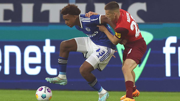 FC Schalke 04 v 1. FC Kaiserslautern