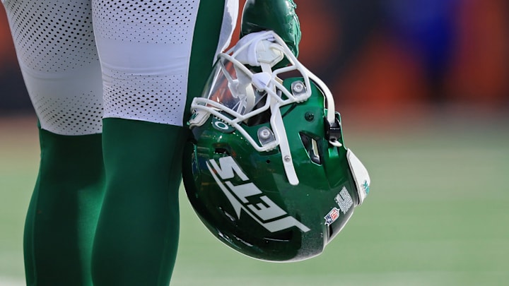Oct 26, 2025; Cincinnati, Ohio, USA; A detailed photo of New York Jets running back Breece Hall’s (20) helmet during the fourth quarter against the Cincinnati Bengals at Paycor Stadium. Mandatory Credit: Katie Stratman-Imagn Images