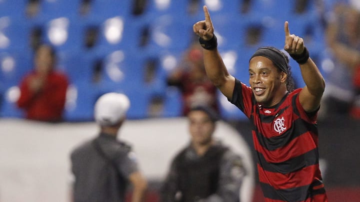 Ronaldinho defendeu o Flamengo na década passada.