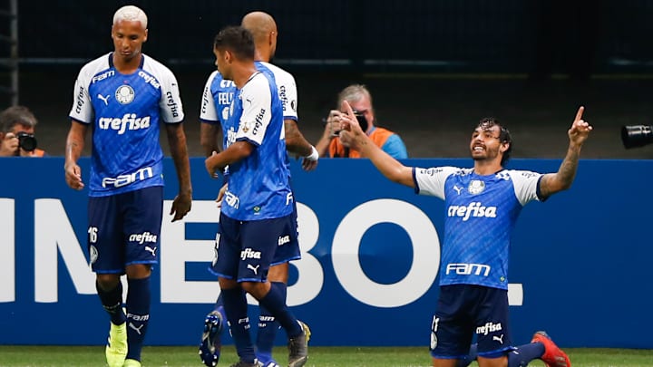 Hoje no Santos, Ricardo Goulart atuou pelo Palmeiras anos atrás. Veja os números do meia-atacante pelo Verdão.