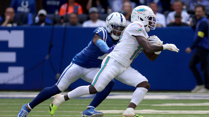 Sep 7, 2025; Indianapolis, Indiana, USA; Miami Dolphins wide receiver Tyreek Hill (10) runs against Indianapolis Colts cornerback Charvarius Ward (7) during the second half at Lucas Oil Stadium. Sep 7, 2025; Indianapolis, Indiana, USA; Miami Dolphins wide receiver Tyreek Hill (10) runs against Indianapolis Colts cornerback Charvarius Ward (7) during the second half at Lucas Oil Stadium.