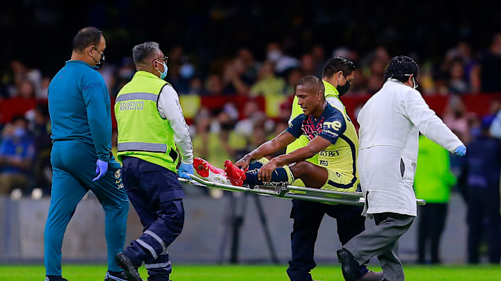 El futbolista de las Águilas tuvo que salir del partido tras su lesión El futbolista de las Águilas tuvo que salir del partido tras su lesión