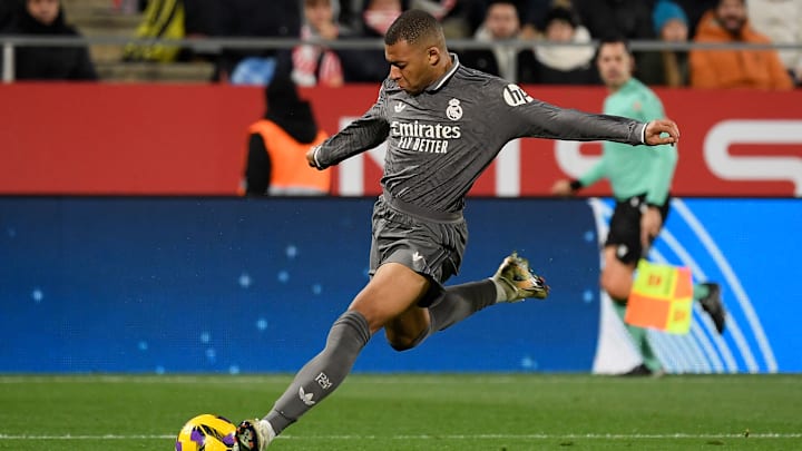 TOPSHOT-FBL-ESP-LIGA-GIRONA-REAL MADRID