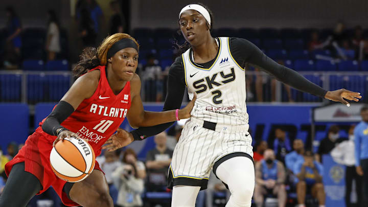 Atlanta Dream guard Rhyne Howard (10) drives to the basket.