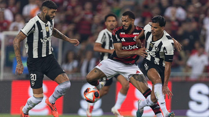 Juninho protagonizou a melhor chance do Flamengo na etapa inicial