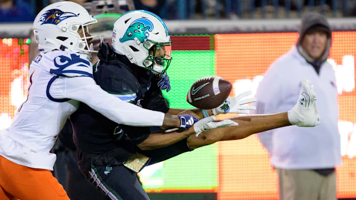 Zah Frazier of Texas-San Antonio tries breaking up a pass intended for Tulane's Chris Brazzell II.