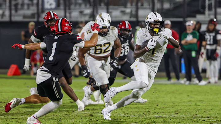 Aug 28, 2025; Orlando, Florida, USA; UCF Knights tight end Kylan Fox (1) carries the ball during the second quarter against the Jacksonville State Gamecocks at Acrisure Bounce House. Mandatory Credit: Mike Watters-Imagn Images Aug 28, 2025; Orlando, Florida, USA; UCF Knights tight end Kylan Fox (1) carries the ball during the second quarter against the Jacksonville State Gamecocks at Acrisure Bounce House. Mandatory Credit: Mike Watters-Imagn Images