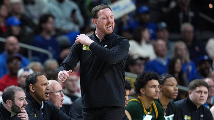 Elite 2027 shooter Jack Donohue pledged to Syracuse basketball this month. His new head coach sheds light on the 3-star wing. Elite 2027 shooter Jack Donohue pledged to Syracuse basketball this month. His new head coach sheds light on the 3-star wing.