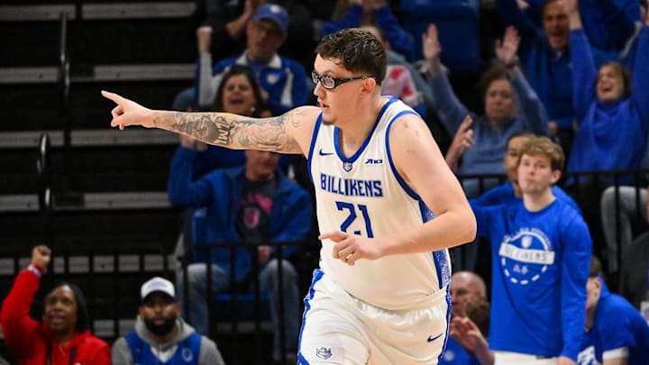 The Saint Louis Billikens and center Robbie Avila have won 18 in a row.