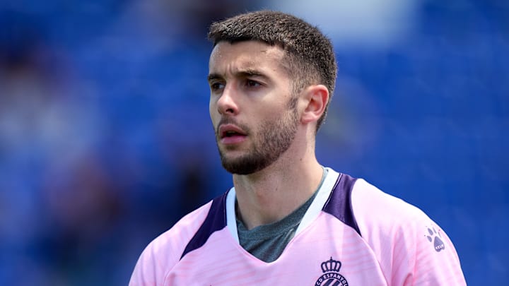 Joan Garcia, novo goleiro do Barcelona, é o segundo da lista