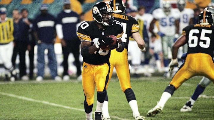 Jan 28, 1996; Tempe, AZ, USA; FILE PHOTO; Pittsburgh Steelers quarterback Kordell Stewart (10) in action against the Dallas Cowboys during Super Bowl XXX at Sun Devil Stadium. The Cowboys defeated the Steelers 27-17. Mandatory Credit: The Arizona Republic-Imagn Images Jan 28, 1996; Tempe, AZ, USA; FILE PHOTO; Pittsburgh Steelers quarterback Kordell Stewart (10) in action against the Dallas Cowboys during Super Bowl XXX at Sun Devil Stadium. The Cowboys defeated the Steelers 27-17. Mandatory Credit: The Arizona Republic-Imagn Images