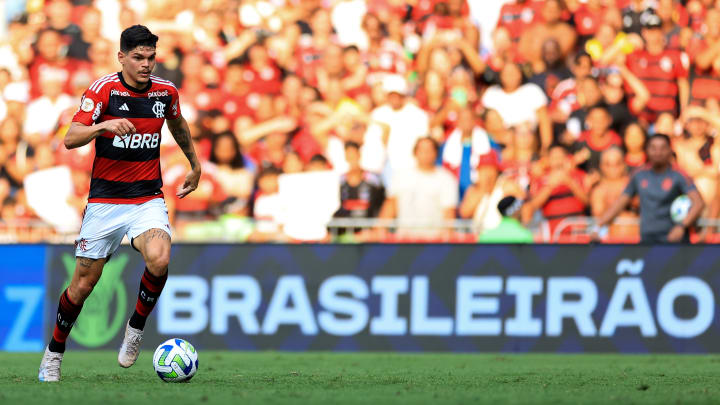 Ayrton Lucas pode reforçar o Flamengo nas próximas rodadas do Brasileirão