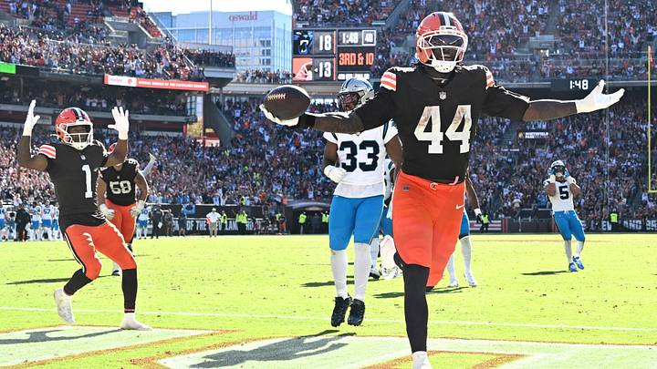 Cleveland Browns tight end Harold Fannin Jr. (44) celebrates after scoring a touchdown against the Carolina Panthers Cleveland Browns tight end Harold Fannin Jr. (44) celebrates after scoring a touchdown against the Carolina Panthers