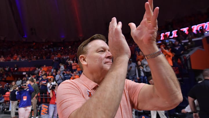 Jan 26, 2025; Champaign, Illinois, USA; Illinois Fighting Illini head coach Brad Underwood applauds the crowd before the first half against the Northwestern Wildcats at State Farm Center. Mandatory Credit: Ron Johnson-Imagn Images Jan 26, 2025; Champaign, Illinois, USA; Illinois Fighting Illini head coach Brad Underwood applauds the crowd before the first half against the Northwestern Wildcats at State Farm Center. Mandatory Credit: Ron Johnson-Imagn Images