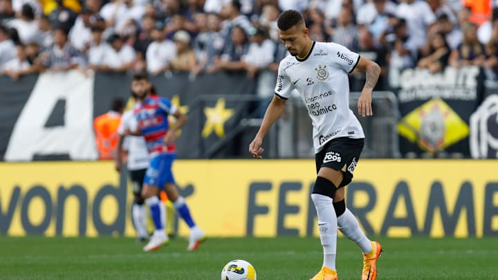 Zagueiro deve se transferir para o Benfica nos próximos dias