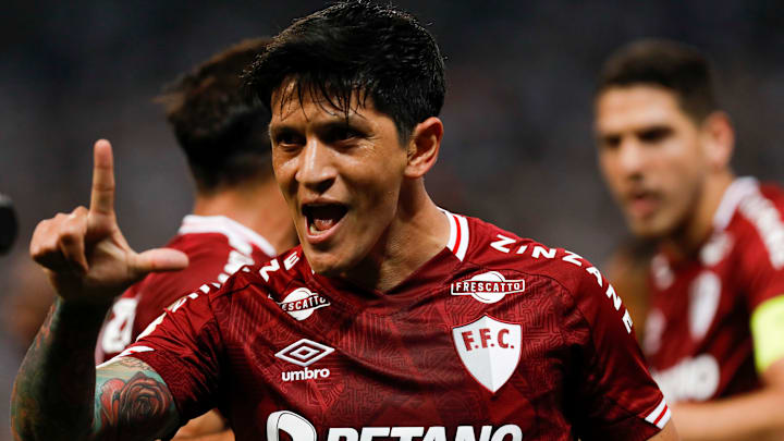 Cano marcou duas vezes para o Fluminense contra o Corinthians