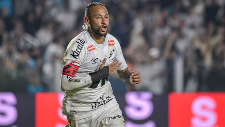 Neymar anotou o gol da vitória do Santos diante do Flamengo na 14ª rodada do Brasileirão 2025