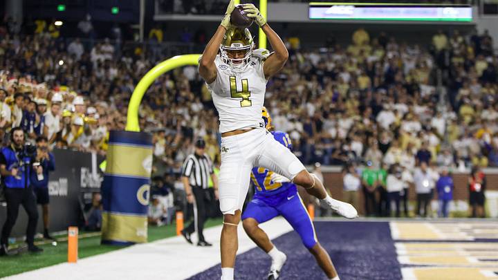 Nov 22, 2025; Atlanta, Georgia, USA; Georgia Tech Yellow Jackets wide receiver Isiah Canion (4) catches a touchdown pass against the Pittsburgh Panthers in the fourth quarter at Bobby Dodd Stadium at Hyundai Field. Mandatory Credit: Brett Davis-Imagn Images